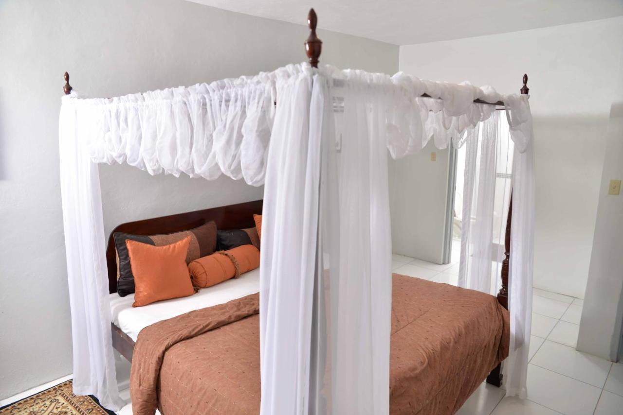 Chateau Margarita Ja Montego Bay Buitenkant foto