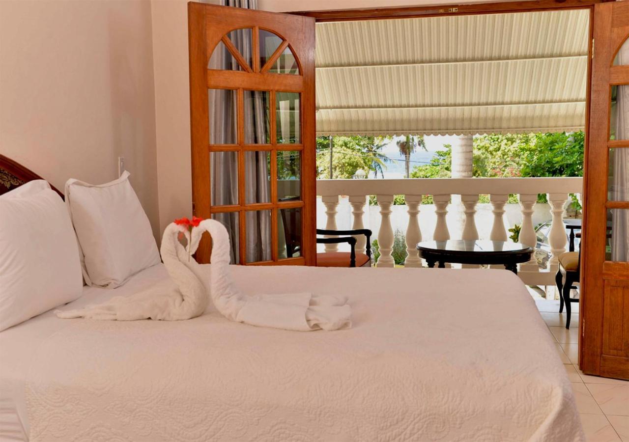 Chateau Margarita Ja Montego Bay Buitenkant foto